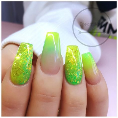 Neon Green Nails Square, Neon Yellow Glitter Nails, Neon Green Glitter Nails, Neon Lime Green Nails, Lime Green Nail Ideas, Green And Yellow Ombre Nails, Neon Green Ombre Nails, Green And Yellow Nails Design, Lemon Lime Nails