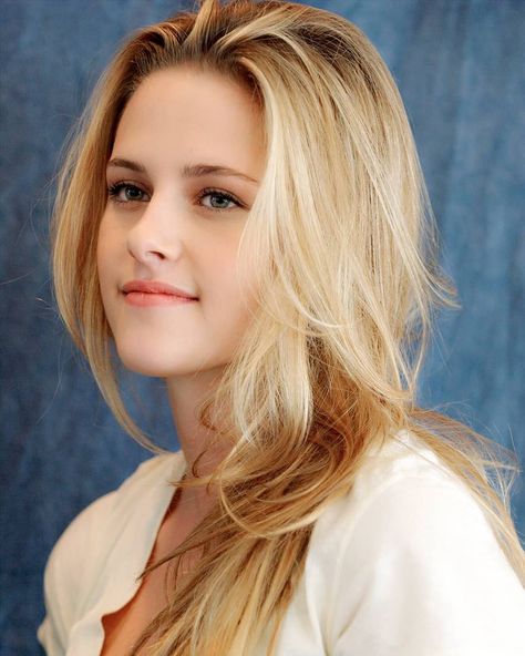 Divine Women, Kristen Stewart Hair, Blonde Babies, Hollywood Girls, Long Brown Hair, Beauty Images, The Twilight Saga, Long Blonde Hair, Shaved Hair