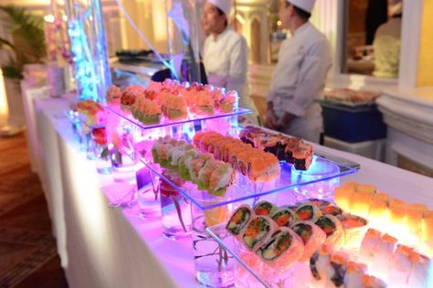 lit up sushi bar on glass and with flowers in glasses Sushi Platter Wedding, Sushi Bar Party Ideas, Sushi For Wedding, Sushi Bar Wedding Receptions, Sushi Bar At Wedding, Sushi Buffet Party, Sushi Bar Party, Sushi Bar Wedding, Sushi Wedding