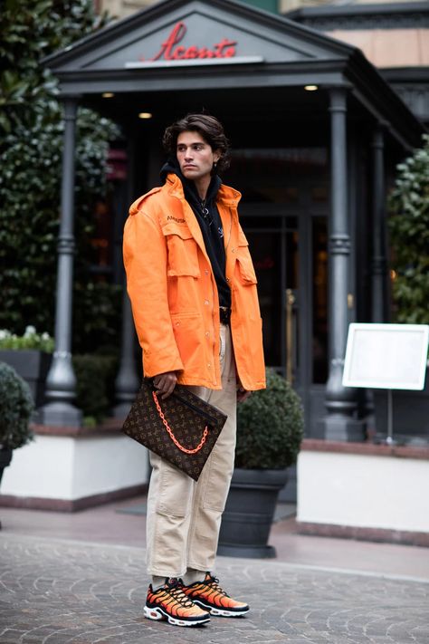 Men Street Look, Sportswear Chic, Orange Streetwear, Milan Street Style, Men Street Fashion, Orange Outfit, Street Fashion Men Streetwear, Style Hoodie, Hoodie Outfit