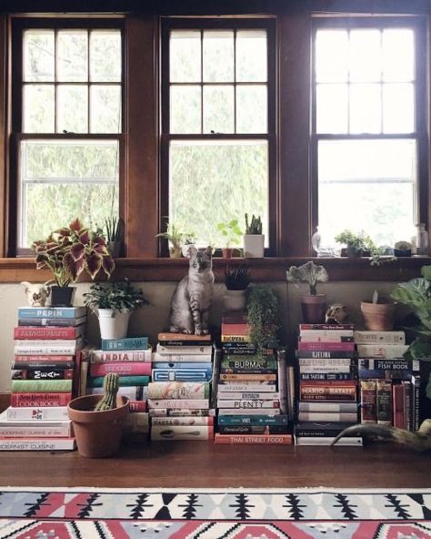 Lots Of Books, Pile Of Books, Home Libraries, Studio Decor, Stack Of Books, Home Library, Book Decor, My New Room, 인테리어 디자인