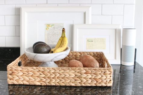 Use a fruit bowl and basket to corral produce Display Fruit On Counter, Jungle Fruit, Fruit Bowl Decor, Diy Fruit Bowl, Fruit Bowl Kitchen, Fruit Bowl Display, Produce Storage, Kitchen Counter Organization, Diy Bowl