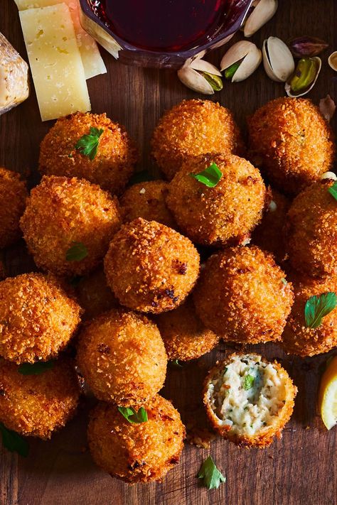 This tuna croquette recipe is the ultimate seafood recipe meets appetizer recipe.#appetizers #appetizerrecipes #tunarecipes #seafoodrecipes #tunacroquettes #tailgatefood #tailgaterecipes Tuna Croquettes Recipe, Tuna Croquettes, Monkfish Recipes, Croquettes Recipe, Grilled Oysters, Crowd Pleasing Appetizers, Olive Tapenade, Tuna Recipes, Dried Figs