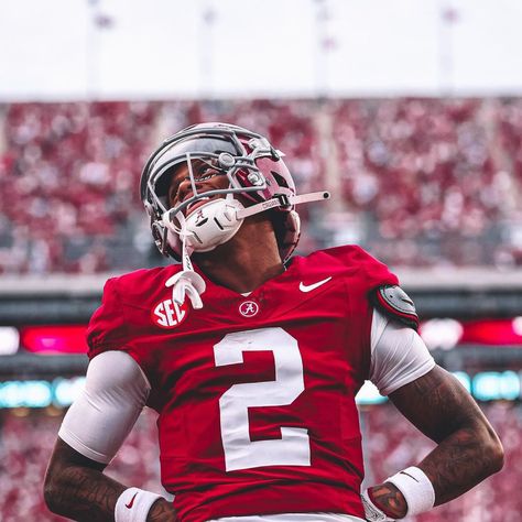 Alabama Football Pictures, Alabama Wallpaper, Cool Football Pictures, Ja Morant Style, Football Motivation, College Football Players, Nfl Football Pictures, Football Photography, Nfl Photos