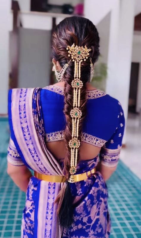 Jada Billalu Gold, Diy Hair Diffuser, Jada Designs, Jada Billalu, Hair Flowers Diy, Gold Jada, Traditional Hairstyles, South Indian Wedding Hairstyles, Jade Jewellery