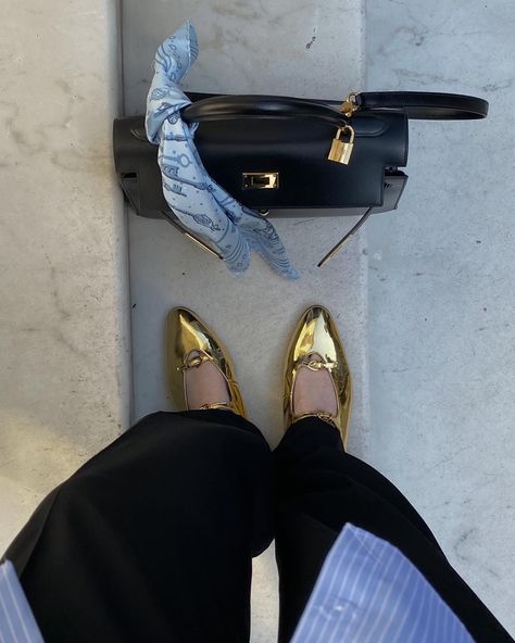 Gold Mary Janes, Shoes Mary Janes, Gold Shoes, Jane Shoes, Happy Weekend, Mary Jane Shoes, Cute Bag, Gold Details, Beach Bag