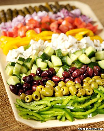 This recipe for a delicious Greek salad will make you feel as though you are sunbathing on the Greek Islands. Greek Salad Recipes, Holiday Foods, Salad Bar, Greek Salad, Greek Recipes, Delicious Salads, Summer Salads, Soup And Salad, Martha Stewart