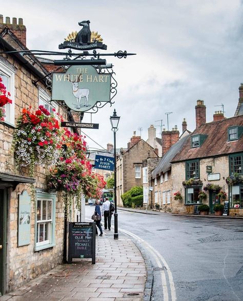 Sherborne Puzzle Ideas, English Country Cottages, England Aesthetic, Dorset England, British Pub, Old Pub, English Village, Village Life, English Cottage