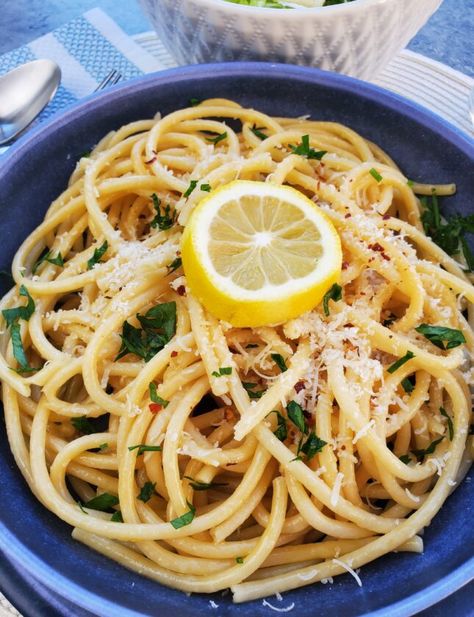 Bucatini Pasta Recipes, Lemon Bucatini, Light Summer Pasta, Light Pasta Recipes, Bucatini Recipes, Spaghetti Pasta Salad, Easy Pesto Pasta, Summer Pasta Dishes, Summer Pasta Recipes