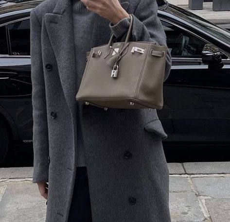 Taupe Bag Outfit, Taupe Bag, Hermes Birkin Bag, Cozy Streetwear, Mens Bags Fashion, Streetwear Inspo, Fall Inspo, Grey Outfit, Healthy Lifestyle Inspiration