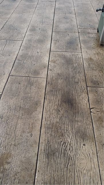 Concrete Contractor Finds Success In Stamped Concrete - Concrete Decor Stamped Concrete Color Combinations, Stamping Concrete, Stamped Concrete Colors, Stamped Concrete Patterns, Decorative Concrete Floors, Large Hot Tub, Hardwood Floor Colors, Creek House, Driveway Entrance