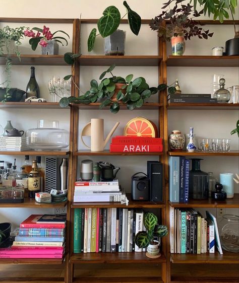 Boho home design Eclectic Bookshelf Styling, Boho Home Design, Kylie Francis, Beautiful Bookshelf, Styling Shelves, Shelving Design, Pinterest Room Decor, London Flat, Future Apartment