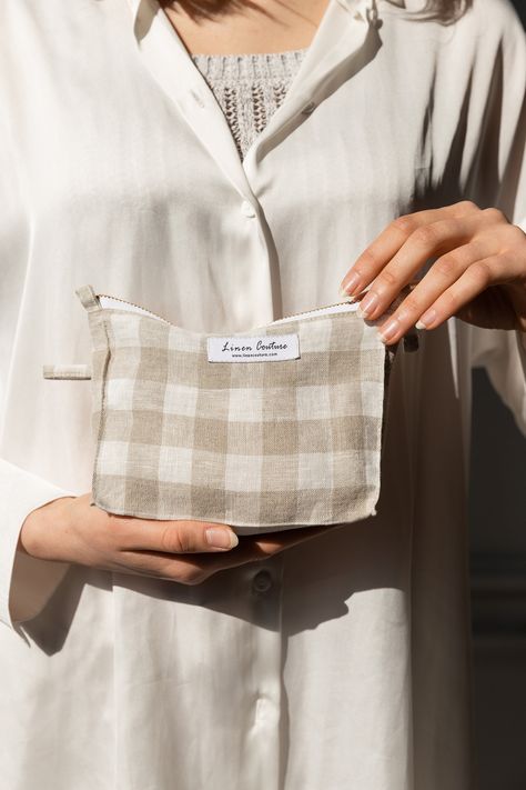 Fresh arrival! Behold the exceptional Natural/White Check Linen Pouch, Makeup bag with Zipper, Pochette, Natural Cosmetic Bag, Handmade Toiletry Bag, Linen Organizer, Dopp Kit, now available at an irresistible price of €35.50
#LinenCosmeticBag #PochetteCloth #ClothBag #SmallLinenBag #TravelMakeupBag #NaturalLinenBag #ReusableLinenBag #LinenPochette #ToiletryBag #LinenPouch Split Ends Hair, Linen Bags, Linen Pouch, Triangle Bag, Skin Care Lotions, Pouch Makeup, Bag With Zipper, Sustainable Style, Dopp Kit