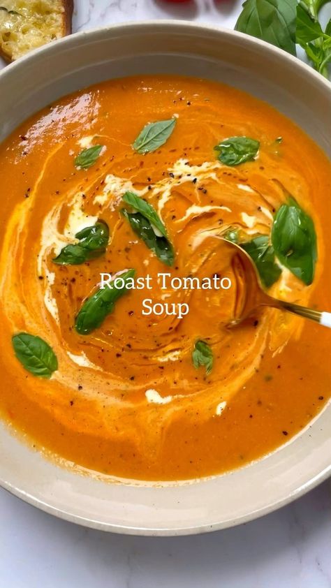 healthyfitbella_ on Instagram: Roast Tomato Soup🍅 This is the simplest soup recipe ever, minimal prep but bursting with flavour, add in some cheesy crostini and you are… Soup Recipes Aesthetic, Fall Dinner Recipes Videos, Tiktok Soup Recipes, Fall Soup Recipes Videos, Romantic Finger Food Ideas, Fall Dinner Videos, Dinner Recipes For Hosting, Helthi Food Recipes, Italy Food Recipes