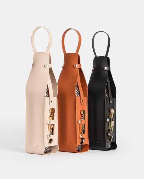 Wine Carrier Bags, Leather Wine Carrier, Stylish Leather Bags, Wine Bottle Carrier, Diy Leather Projects, Wine Carrier, Leather Craft Projects, Celebration Birthday, Bottle Carrier