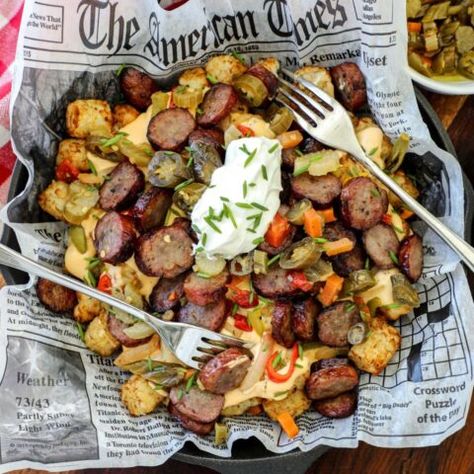 Brats and Tots (Bratwurst Nachos Recipe) - Bonappeteach Dinner Ideas Brats, Gluten Free Bratwurst Recipes, Bratwurst Breakfast Recipes, Brat Leftover Recipes, Leftover Brats Recipes Healthy, Sausage Brats Recipes, Jalapeno Cheddar Bratwurst Recipes, Recipe With Bratwurst, Bratwurst Appetizers