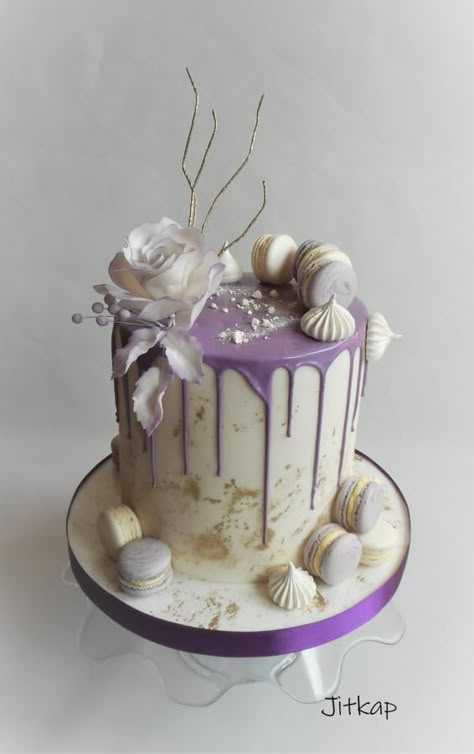 Elegant Drip Cake, Pastel Purple Cake, Purple Birthday Cakes, Purple Drip Cake, Purple Birthday Cake Ideas, Purple Birthday Cake, Cakes Purple, Birthday Drip Cake, 14th Birthday Cakes