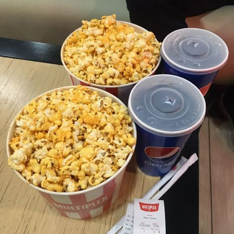 Home theater with popcorn Food Babe, Food Therapy, Yummy Comfort Food, The Cinema, Think Food, Food Obsession, Pretty Food, Food Cravings, I Love Food