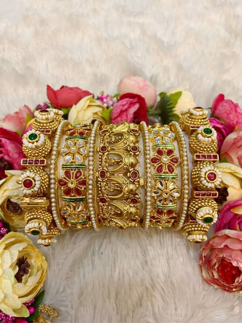 Bridal Bangles Wedding Indian, Dulhan Set Jewelry, Bridal Bangle Set Indian, Jwellary Unique, Bridal Bangles Wedding, Rajwadi Bangles, Bridal Bangle Set, Jewel Choker, Wedding Chura