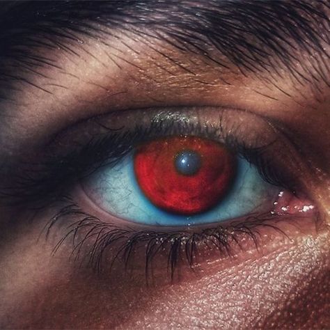 A male model with dark red eyes. Cregan Stark, Vampire Eyes, Male Vampire, Iris Eye, Black Vampire, The Boogeyman, Male Eyes, Aesthetic Eyes, Fantasy Aesthetic