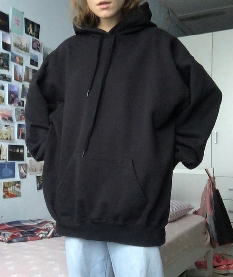 Hoodie Outfit Aesthetic, Black Hoodie Outfit, Black Sweatshirt Outfit, Hair Style Korea, Sweatshirt Aesthetic, Plain Hoodies, Hoodie Aesthetic, Lazy Day Outfits, Sweatshirt Outfit