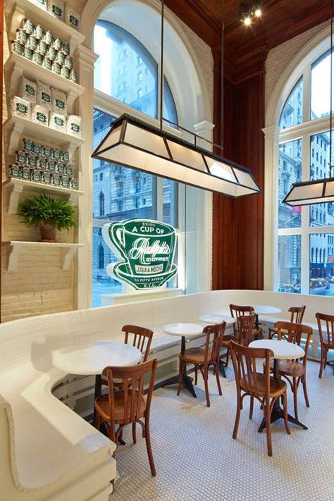 10 chic coffee shops in New York to visit for your morning cup. Coffee Shop New York, Nyc Coffee Shop, Architecture Art Nouveau, Nyc Coffee, New York Coffee, Best Coffee Shop, Nyc Shopping, Greenwich Village, Nova York