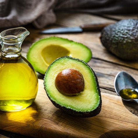 benefits of avocado oil Homemade Avocado Face Mask, Olive Oil Face Mask, Olive Oil Hair Mask, Olive Oil For Face, Avocado Health Benefits, Avocado Face Mask, Olive Oil Hair, Avocado Fruit, Refined Oil