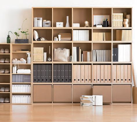 muji shelving with archive boxes | pinned into #sideeffects board Muji Interior, Muji Storage, Trendy Desks, Muji Home, Muji Style, Trendy Apartment, Apartment Office, Japanese Interior, Design Del Prodotto