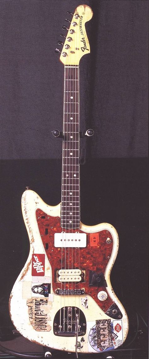 INSPO sonic youth white jazzmaster                                                                                                                                                                                 More Chicas Punk Rock, Fender Jazzmaster, Guitar Rig, Guitar Obsession, Cool Electric Guitars, Fender Guitar, Guitar Collection, Sonic Youth, Guitar Gear