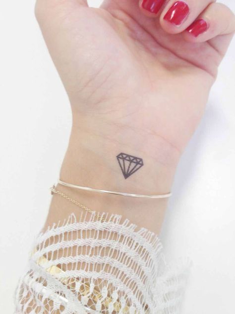 I want this tattoo so bad! Cute Meaningful Tattoos, Small Diamond Tattoo, Ruby Tattoo, Ephemeral Tattoo, Diamond Tattoo Designs, Bestie Tattoos, Diamond Tattoo, Jewel Tattoo, Tattoo Trend