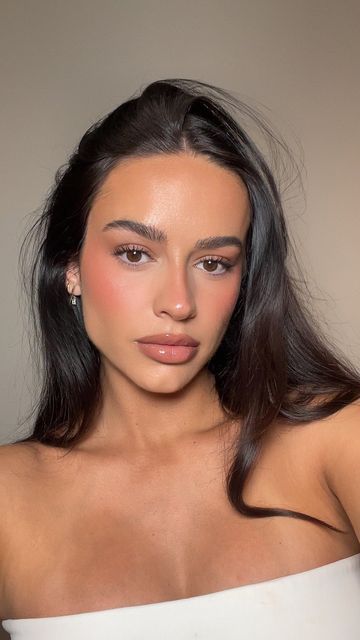 Danielle Estrada on Instagram: "Products that are actually worth the 💵
@beautyblender 
@lysbeautyofficial 
@patricktabeauty 
@hauslabs 
@charlottetilbury 
@makeupbymario 
@urbandecaycosmetics 
@anastasiabeverlyhills 
@makeupforever 
@maccosmeticsusa 
@fentybeauty 
#makeup #makeuptutorial #makeupfavorites" Danielle Estrada Makeup, Danielle Estrada, Makeup No Makeup Look, Classy Makeup, Pretty Makeup Looks, Event Makeup, Special Occasion Hairstyles, Photoshoot Makeup, Neutral Makeup