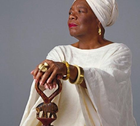 Mya Angelou, Maya Angelo, Most Famous Poems, The Caged Bird Sings, Maya Angelou Quotes, Still I Rise, Phenomenal Woman, Famous Poems, The Orator