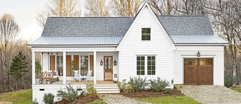 Rambler Farmhouse, Mississippi Farmhouse, White Farmhouse Exterior, Southern Farmhouse, Farmhouse Pictures, Cottage Farmhouse Decor, Farmhouse Exterior Design, Exterior House Remodel, Southern House Plans