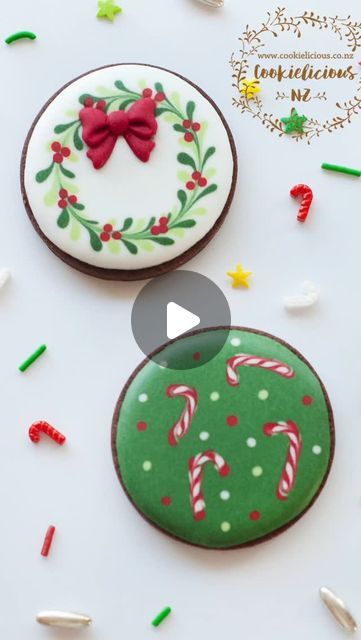 Natalia Campbell on Instagram: "A couple of simple & easy video tutorial using wet on wet cookie decorating technique for Christmas ✨️🎄 #christmascookies #candycane #christmaswreath #wetonwet #christmasiscoming #cookieliciousnz" Christmas Cookie Icing Designs, Simple Christmas Decorated Cookies, Wet On Wet Sugar Cookie Designs, Wet On Wet Cookie Decorating Christmas, Candy Cane Sugar Cookies Decorated, Royal Iced Christmas Cookies, Wet On Wet Cookie Decorating, Christmas Cookie Decorating Videos, Christmas Cookies Videos