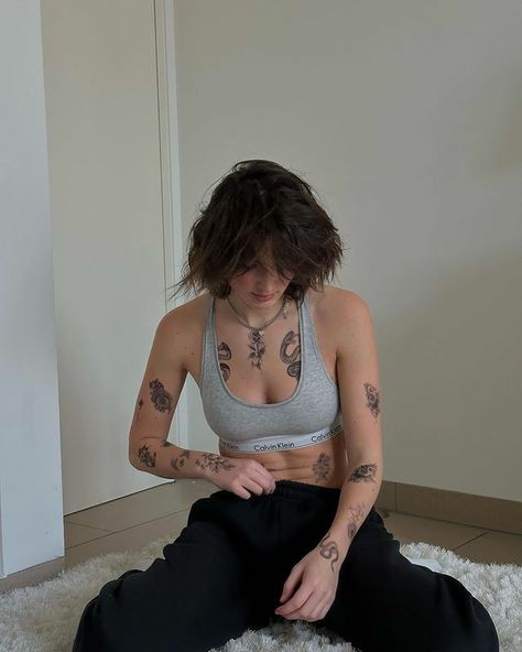 Fem Masc Tattoos, Masc Women With Tattoos, Masculine Women Tattoos, Tatted Masc Women, Masc Women Tattoo, Masc Female Haircuts, Masc Girlfriend Aesthetic, Long Haired Masc Women, Masc Lesbian Long Hair