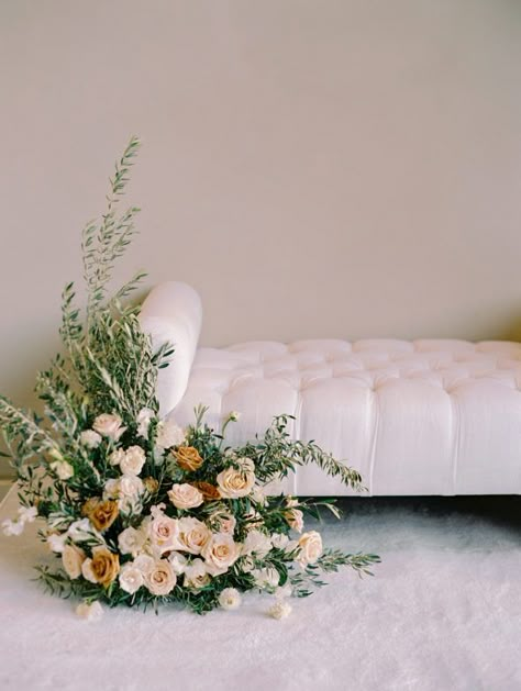 Small Photo Studio, Simple Couch, Gold Wedding Flowers, Sister Of The Groom, Simple Wedding Flowers, Gold Bridesmaid Dresses, Romantic Garden Wedding, Flower Installation, Couch Decor