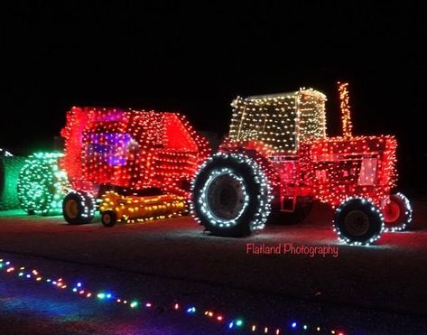 Bill on Instagram: "Tractor Tuesday IH 1086 #ih #farm #christmaslights #illinois #country #flatlandfarmer #bigtractorpiwer" Tractor Christmas Lights, Tractor Seat Bar Stools, Farm Light, Work Photos, Exterior Lights, Farm Christmas, Festival Ideas, Car Christmas, Christmas Farm