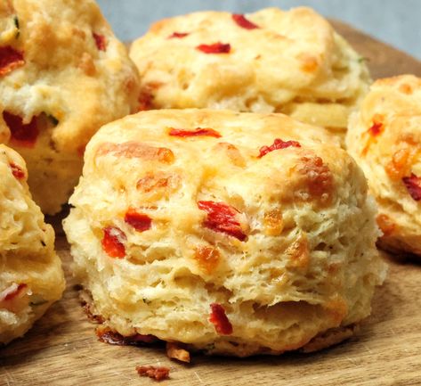 Cheese Buttermilk Biscuits, Pimento Cheese Biscuits, Biscuits Flaky, Flaky Buttermilk Biscuits Recipe, Pimento Peppers, Buttermilk Biscuit Recipe, Best Homemade Bread Recipe, Buttermilk Biscuit, Buttermilk Biscuits Recipe