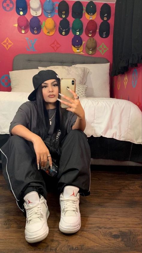 Barrio Outfit, Female Edgar Outfits, Hiphop Style Outfits, Chola Fits, Outfits Background, Gangster Outfit, Bummy Outfits, Bunny Outfits, Chica Chola