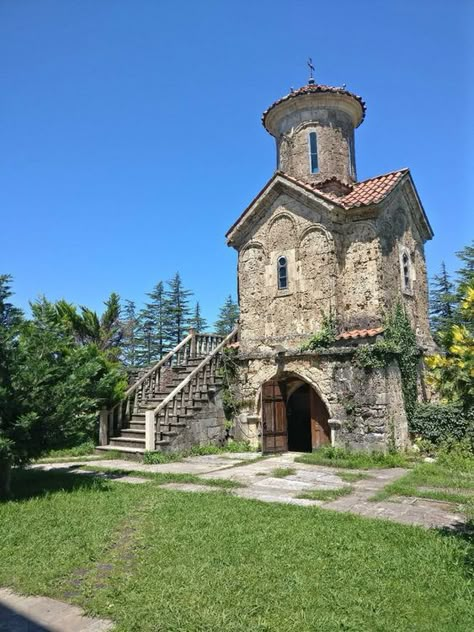 Small Castles, Storybook Homes, Georgia Country, Fairytale Cottage, Tower House, Relaxing Places, Fantasy Homes, Gate House, Castle House