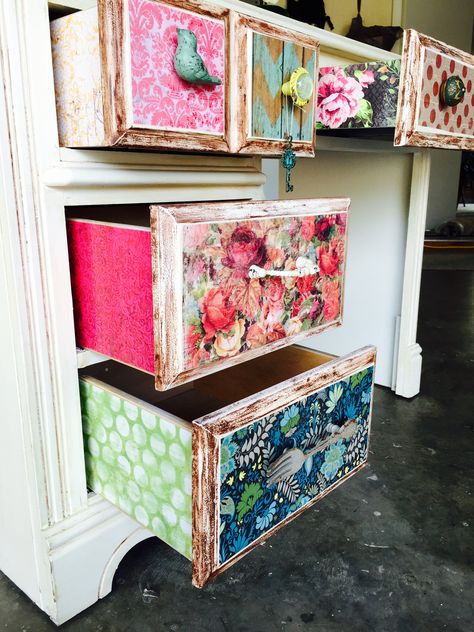 Mod Podge Decoupage, Decoupage Headboard Ideas, Mod Podge Dresser, Painted Desk Ideas, Decoupage Furniture Ideas, Vintage Desk Makeover, Decoupage Desk, Decoupage Dresser, Yellow Kitchen Cabinets