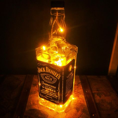 Homemade Jack Daniels lamp...fairy lights and a empty bottle Jack Daniels Decorations, Jack Daniels Lamp, Jack Daniels Birthday, Bottle Fairy Lights, Glass Bottle Ideas, Jack Daniels No 7, Jack Daniels Bottle, 50th Birthday Party Ideas, Lamps Ideas