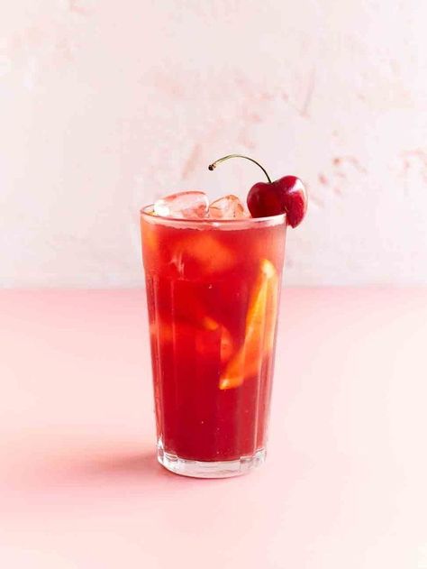 Cherry iced tea mocktail | Jamie Oliver recipes Cherry Iced Tea, Christmas Cocktail Ideas, Tea Mocktail, How To Make Cocktails, Make Cocktails, Cordial Recipe, Cherry Tea, Fruit Nutrition, Cherry Syrup