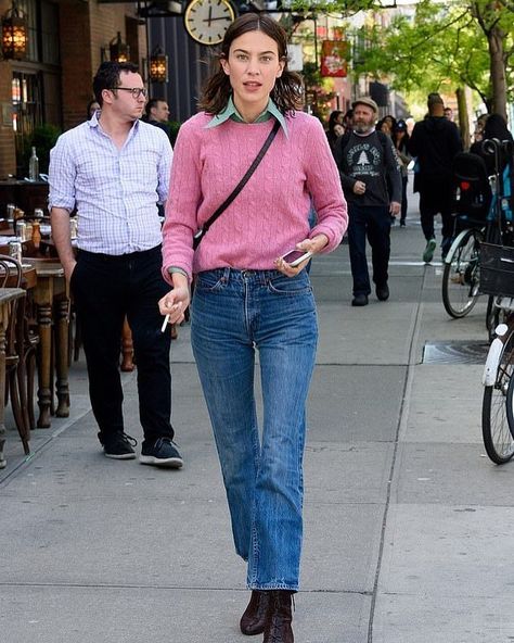 ALEXA CHUNG on Instagram: “#AlexaChung 🌸 out and about in NYC” Alexa Chung Street Style, Five Jeans, Alexa Chung Style, Trendy Swimwear, Alex Turner, Alexa Chung, Denim Details, Looking Good, 가을 패션