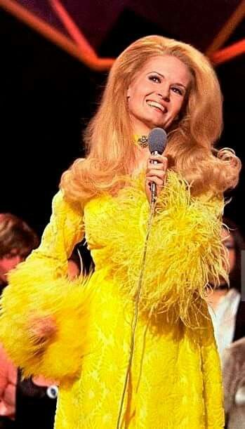 Lynn Anderson Tommy James, Jerry Reed, Lynn Anderson, Jim Reeves, Candice Bergen, Petula Clark, Johnny Mathis, Bobby Darin, The Ed Sullivan Show