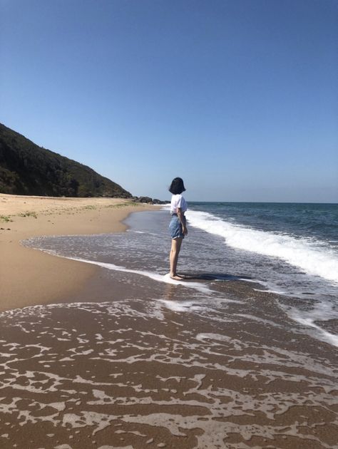 Best Friends Forever Images, Sunset Background, Beach Pictures Poses, Beach Photography Poses, Sea Photo, Friend Poses Photography, Shadow Pictures, Aesthetic Photography Grunge, Girl Short Hair