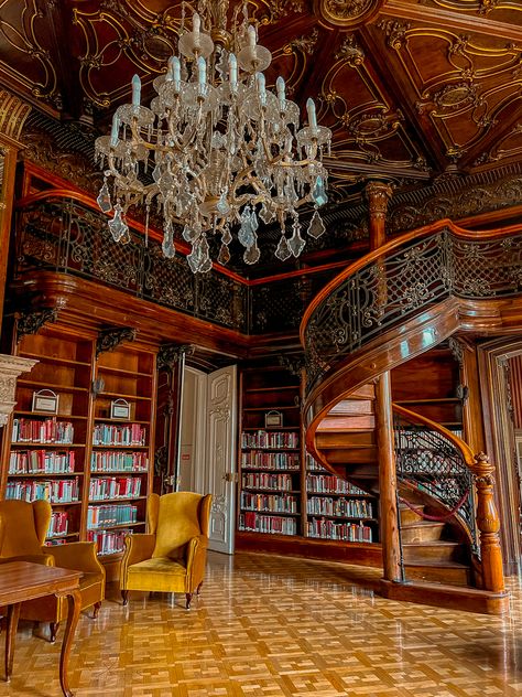 Metropolitan Ervin Szabó Library Budapest (2023) - A Hidden Gem! 12 Metropolitan Ervin Szabó Library, Budapest Apartment Interior, Budapest Library, Palace Library, Europe 2024, Aesthetic Studio, Europe Continent, Eastern Europe Travel, Library Ideas