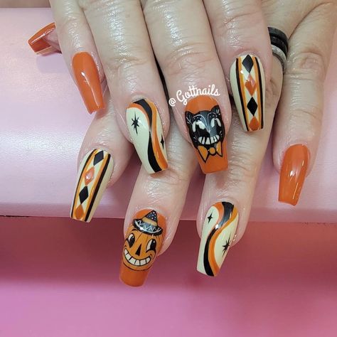 Retro Halloween Nail Art, Mcm Nails Design, Vintage Fall Nails, 1950s Nails Ideas, Classic Halloween Nails, Vintage Halloween Nail Art, Mid Century Nails, D&d Nails, Halloween 2023 Nails