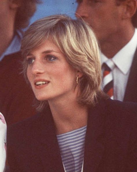 Diana Haircut, Princess Diana Hair, Princess Diana Fashion, Princess Diana Family, Princess Diana Photos, Princess Diana Pictures, Diana Princess Of Wales, Princes Diana, Diana Fashion