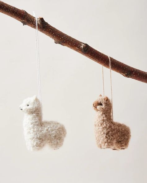 Pom Pom Animals, Pottery Ornaments, Travel Art Journal, Needle Felting Diy, Pottery Animals, Farmhouse Pottery, Kawaii Crochet, Felt Birds, Embroidery Flowers Pattern